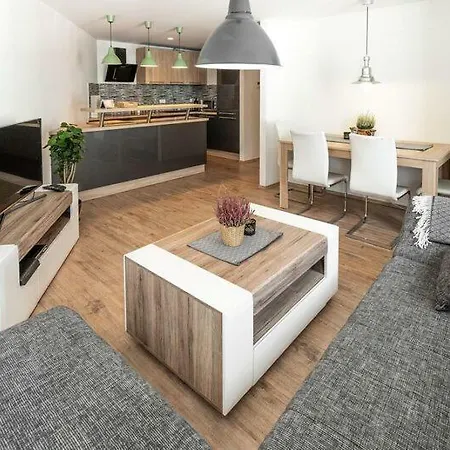 Old Town Luxury In Heart Of